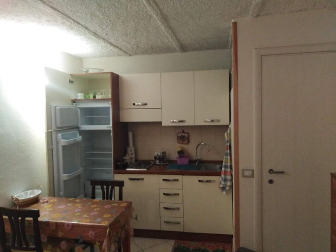 Others 3, L ' CANTON B & B, Massa Carrara