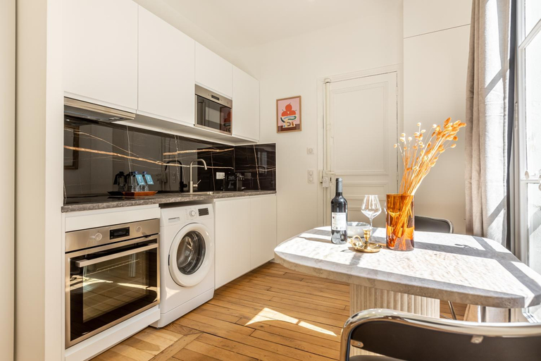 Facilities 4, Sweett - Pavillon Madeleine, Paris