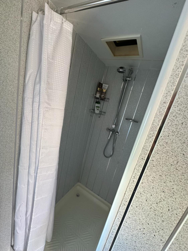 Others 3, Tracey’s Hideaway - with hot tub & amazing views, Flintshire