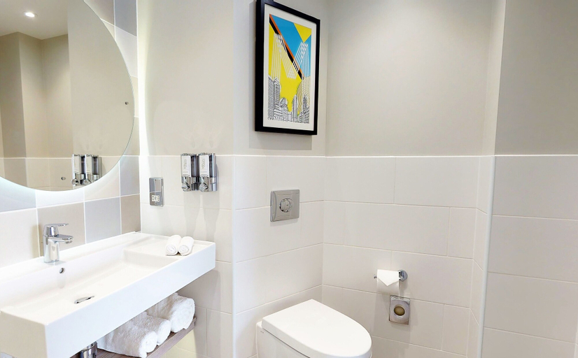 Bathroom 4, Hampton by Hilton Manchester City, Northern Quarter, Manchester