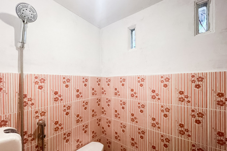 Bathroom 3, RedDoorz Syariah @ Jalan RJ Junjungan Lubis Pandan, Sibolga