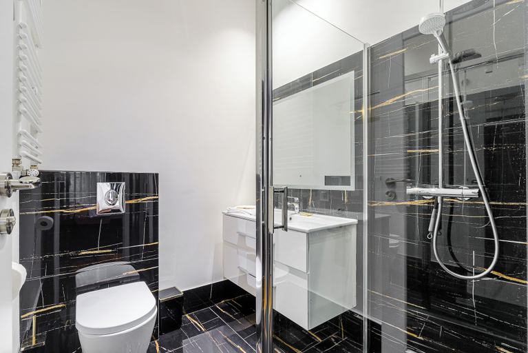 Bathroom 4, Krochmalna 56, Warsaw