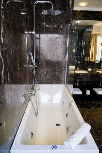 Bathroom 4