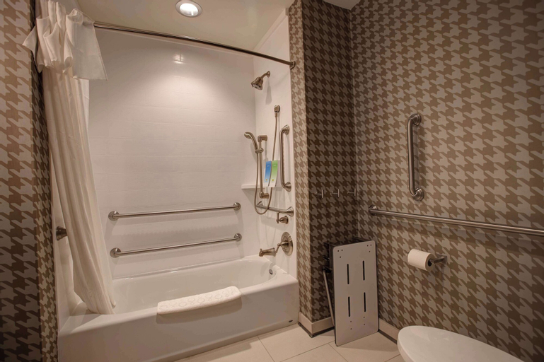 Bathroom 7