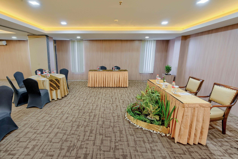 Business Facilities 28