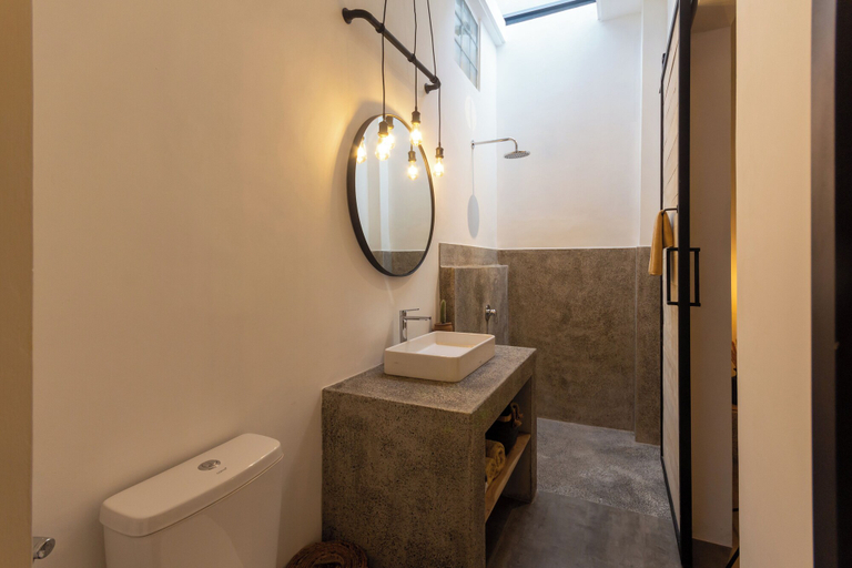 Bathroom 3, Officina 17, Badung
