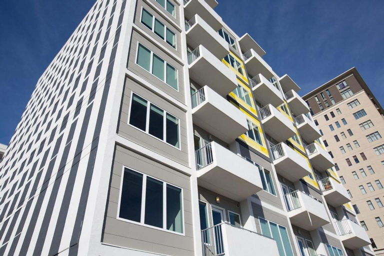 Stylish City Living Apartments with Free Parking in Midtown Atlanta, Fulton