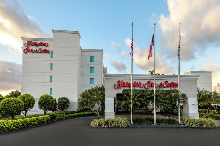 Exterior & Views, Hampton Inn & Suites San Juan