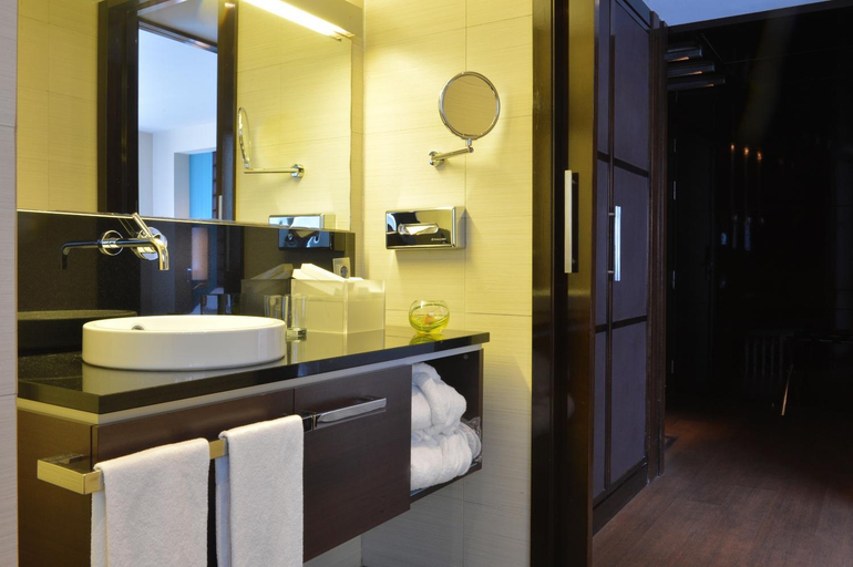 Bathroom 4, Pestana Arena Barcelona, Barcelona