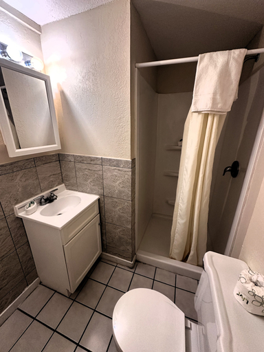 Bathroom 5, Alhonna Resort LLC, Camden