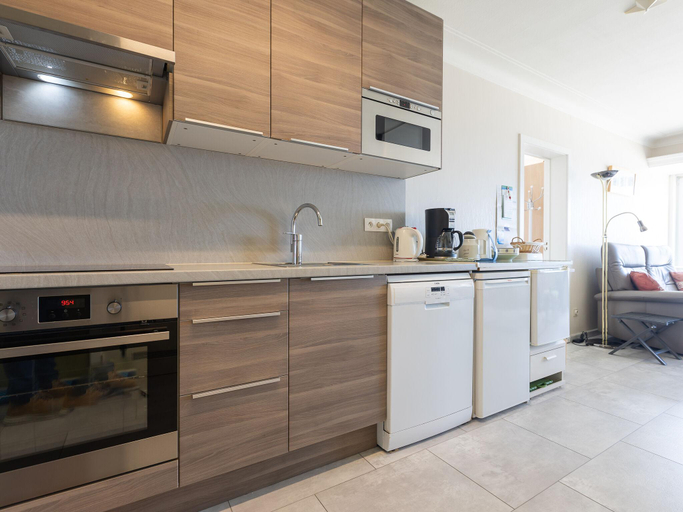 Others 4, Apartment with sea view and shared pool, West-Vlaanderen