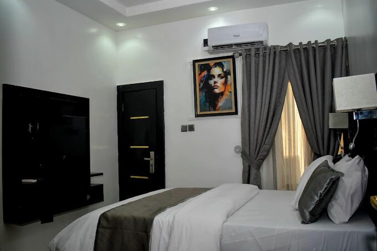 Bedroom 3, De Bullion Hotels and Suites, Enugu East
