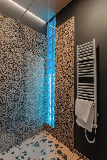 Bathroom 3, Resume Apartments, Kauno