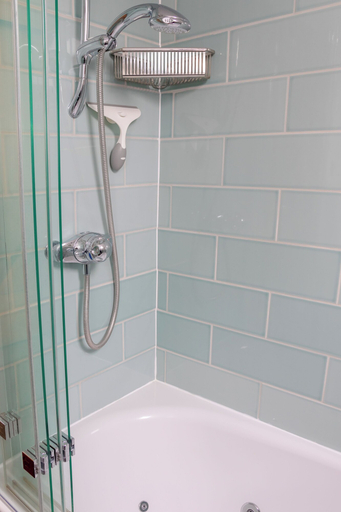 Bathroom 3, Granary Cottage - Luxury Barn Conversion, Gloucestershire