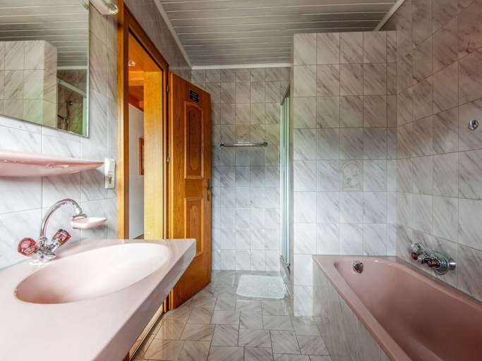 Bathroom 3, Apartment in Hainzenberg in a ski area, Schwaz