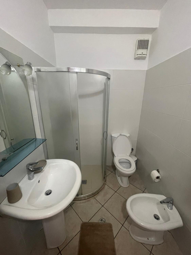 Bathroom, Deas Apartment, Durrësit