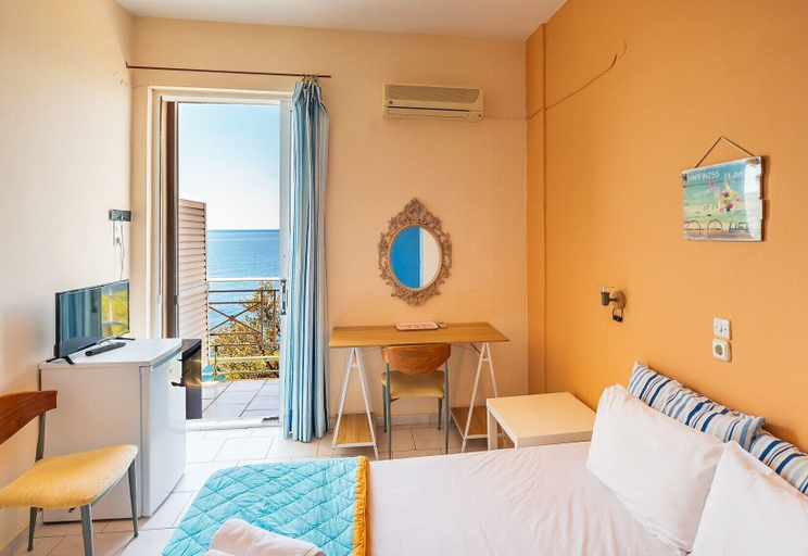 Bedroom 3, Kavos Bay Seafront Hotel, Attica