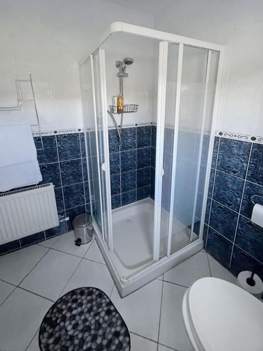 Others 3, Mountain Widok Accommodation Only