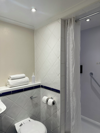 Bathroom 4, go2 Glasgow Cumbernauld Hotel, North Lanarkshire