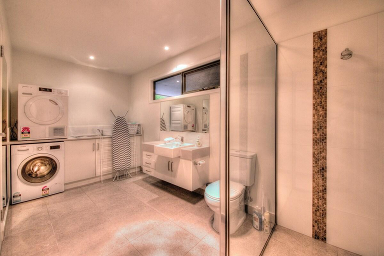 Bathroom 3, The BoltHole, Glamorgan-Spring Bay