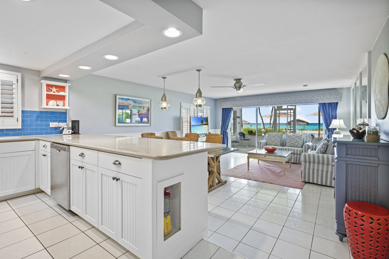 Food & Drinks 4, Aqua Bay Club Condos