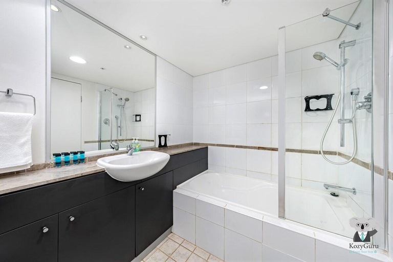 Bathroom, KozyGuru | Sydney CBD | Vibrant City Studio, Sydney