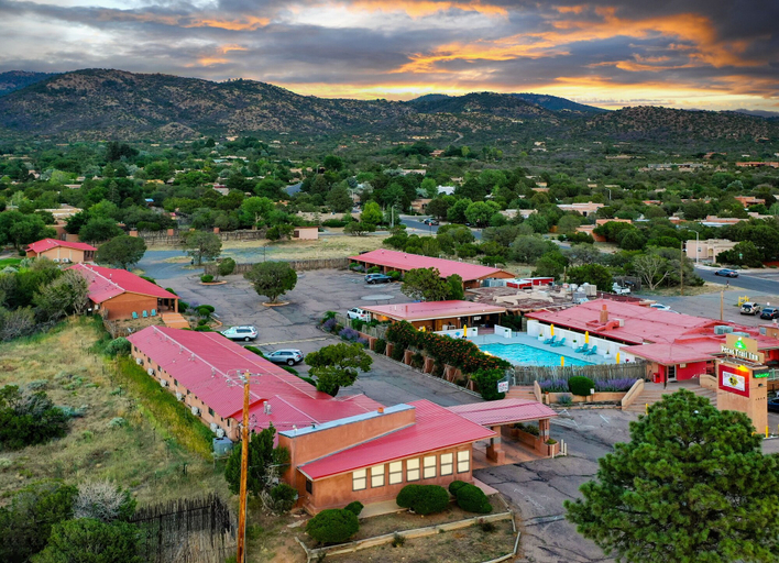 Exterior & Views 2, Pecos Trail Inn, Santa Fe