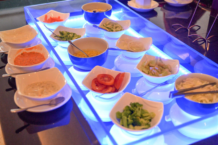 Food & Drinks 9