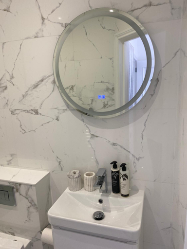 Bathroom 3, Guesthouse in Central Fleet, Hampshire