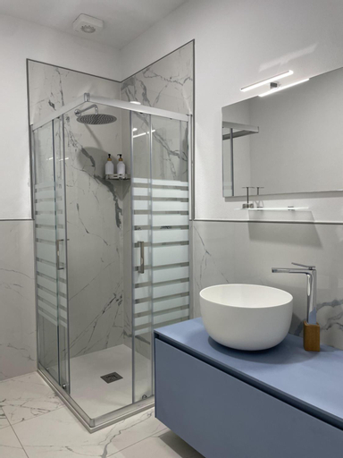 Bathroom 14