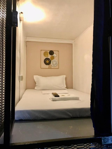 Others 3, Budget Transient Capsule Room Mirasol Near BGC, Taguig
