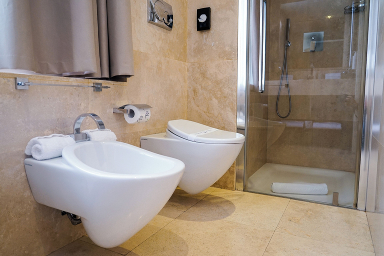 Bathroom 6