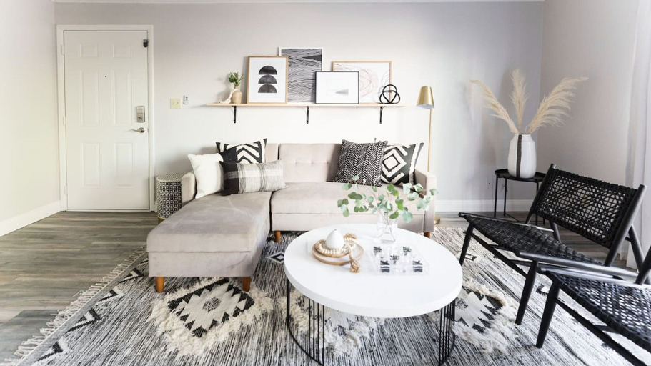 Stylish Old Town 2 bdrm ground floor Condo, Maricopa