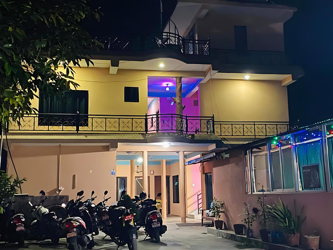 Exterior & Views