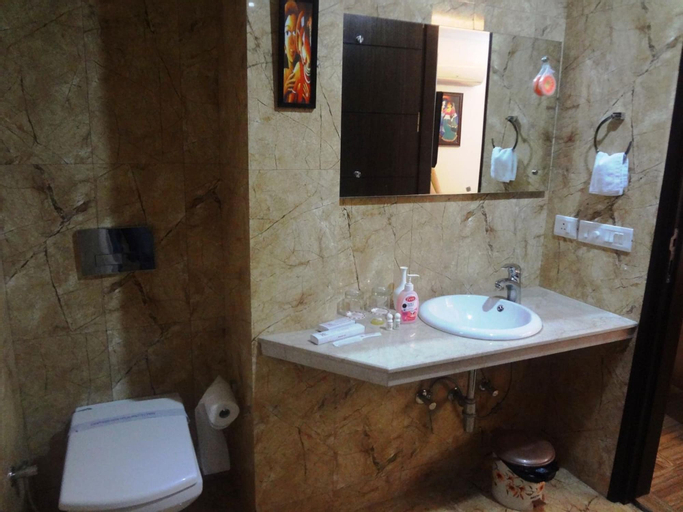 Bathroom 28