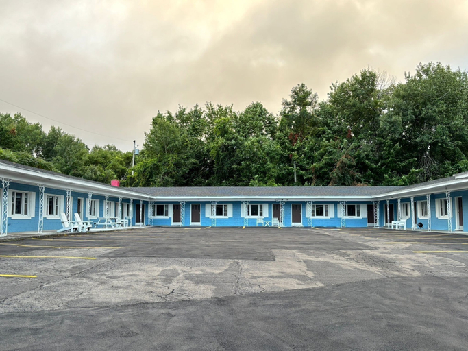 Stiles Motel, Carleton