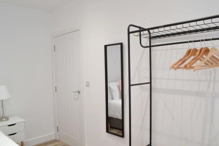 Others 3, New Flat near Luton Airport *FREE Parking*, Luton