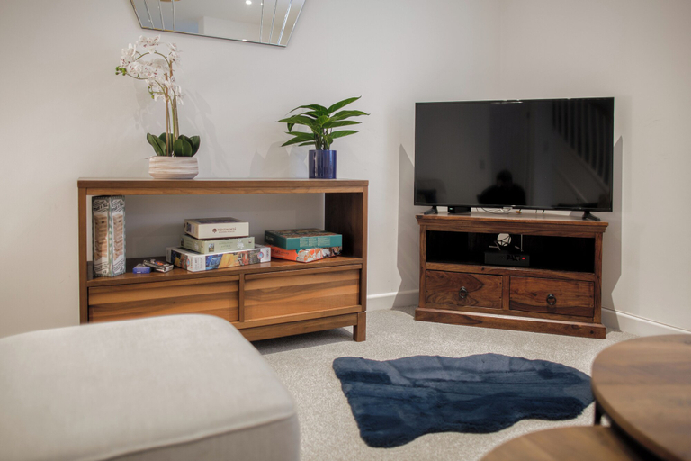 Others 4, Stunning 2 BD with Patio & Free Parking, Gloucestershire