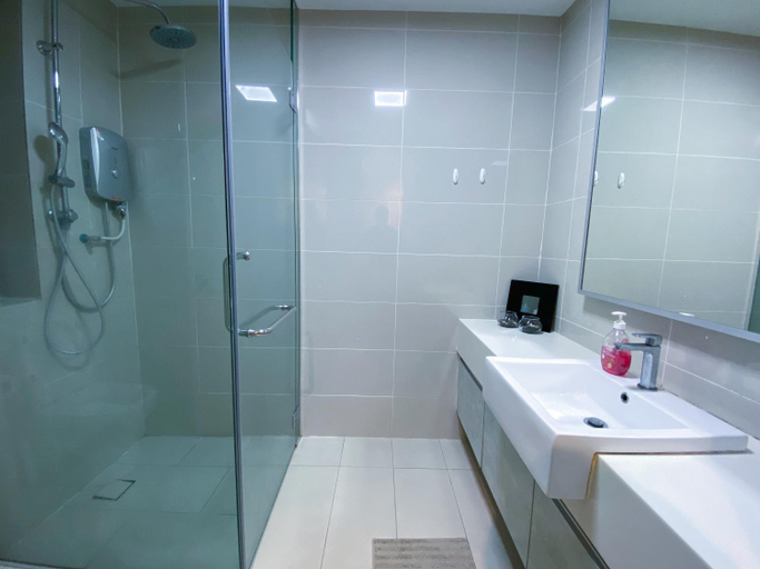 Bathroom 5, KL Gateway Residence Bangsar by LilyandLoft, Kuala Lumpur