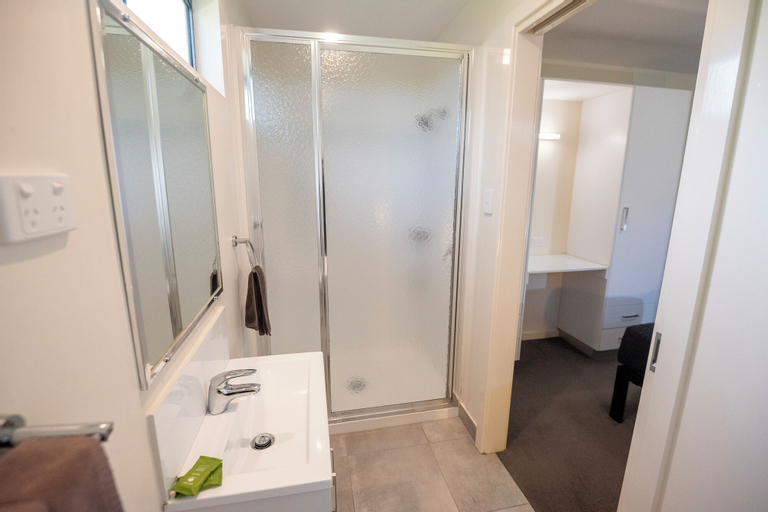 Bathroom 4