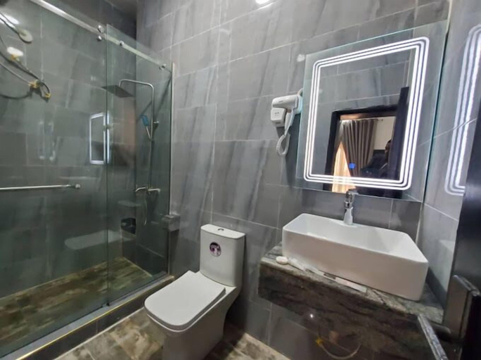 Bathroom 4, DeGrosvenor Hotel and Suites Lagos, Eti-Osa