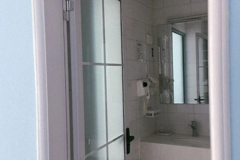 Bathroom 3, Lianyungang Liandao Yanyangtian Holiday Center, Lianyungang