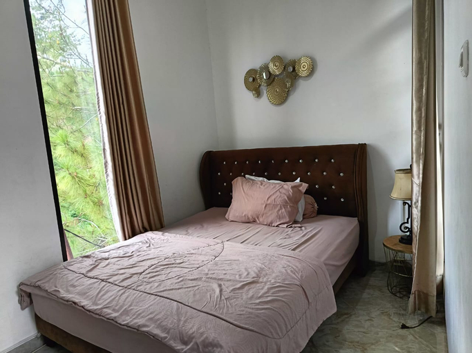 Bedroom 2, Fullhouse at Villa Heinbill Pinus View, Malang
