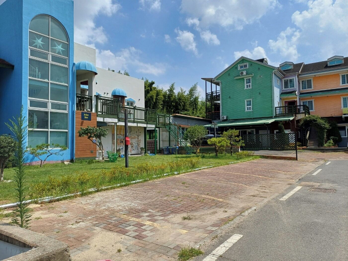 Exterior & Views 2, Bellus Rose Pension Hotel, Gyeongju