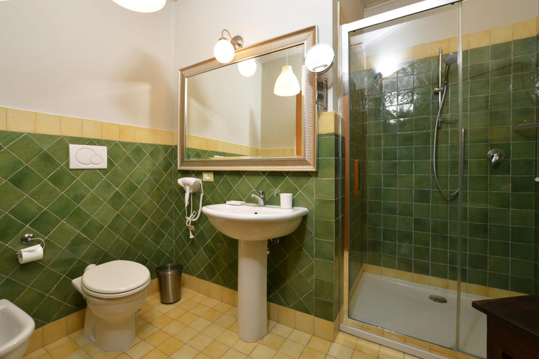 Bathroom 3, Villa Paradiso 16 in Mensano, Siena