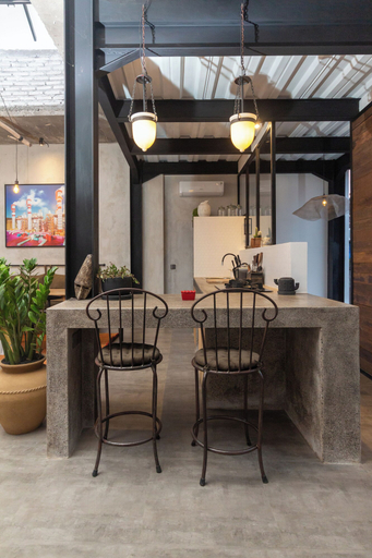 Others 5, Officina 17, Badung