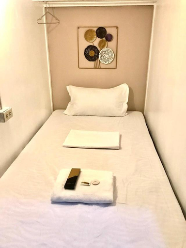 Others 5, Budget Transient Capsule Room Mirasol Near BGC, Taguig