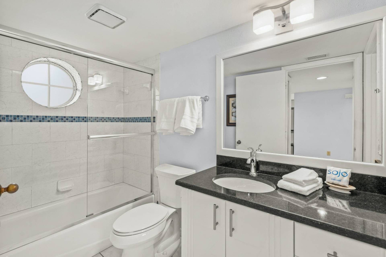 Bathroom 4, Siesta Bayside Pretty Fountain View, Sarasota