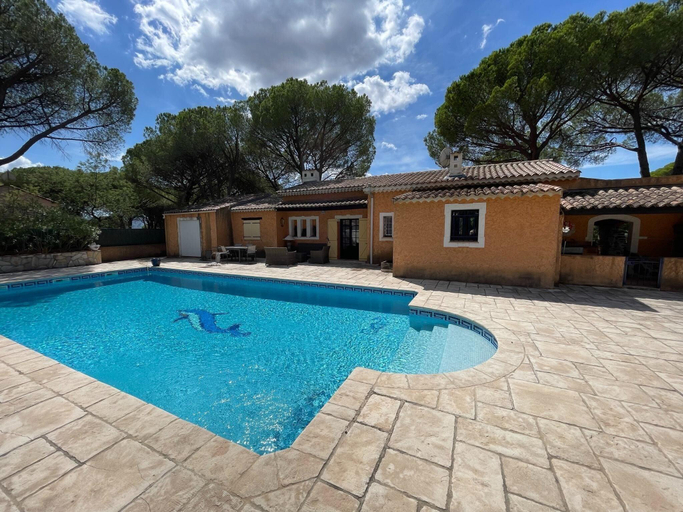 Sport & Beauty 2, Villa in Vidauban with Pool and BBQ, Var