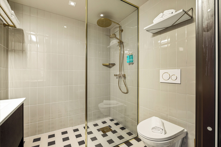 Bathroom 3, Biologen Herdla, Askøy